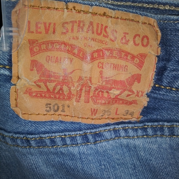 Men's Levi's 501 Button Fly Distressed Jeans 36x34 Irregular - Picture 5 of 7